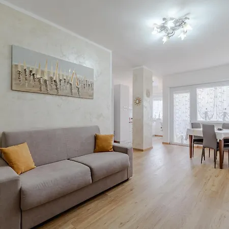 Nel Cuore Della Reggia X4 E Parking Apartman