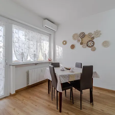 Nel Cuore Della Reggia X4 E Parking Apartman