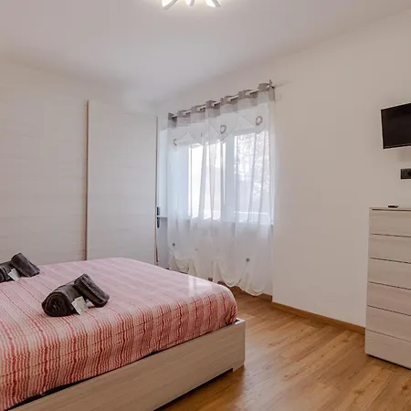 Nel Cuore Della Reggia X4 E Parking Apartman